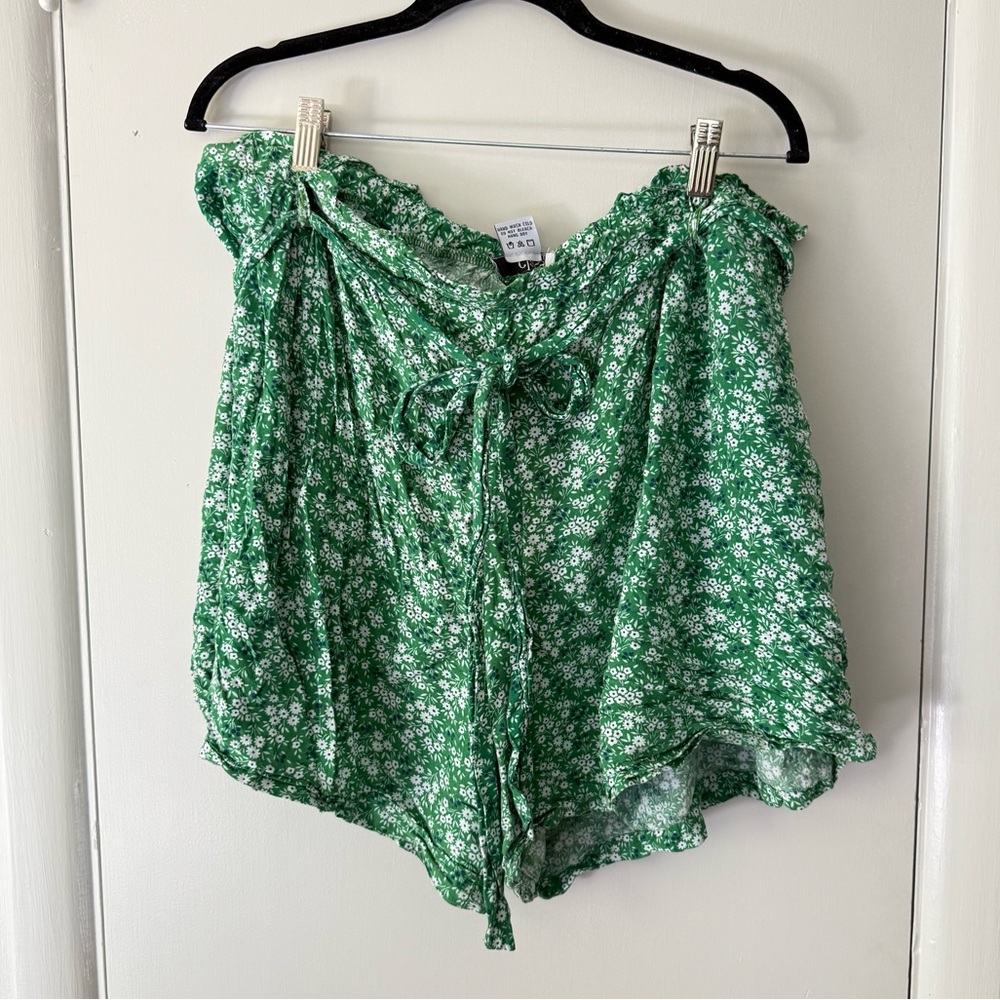 Classic Concepts Green & White Floral Printed Belted Lightweight Shorts Size 3X